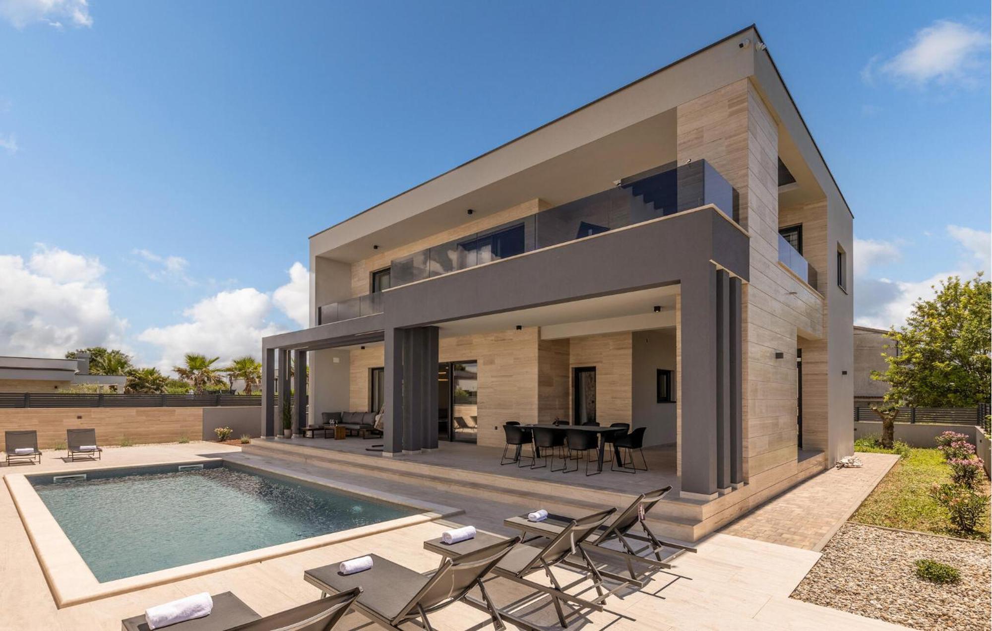 5 Bedroom Stunning In * Nin